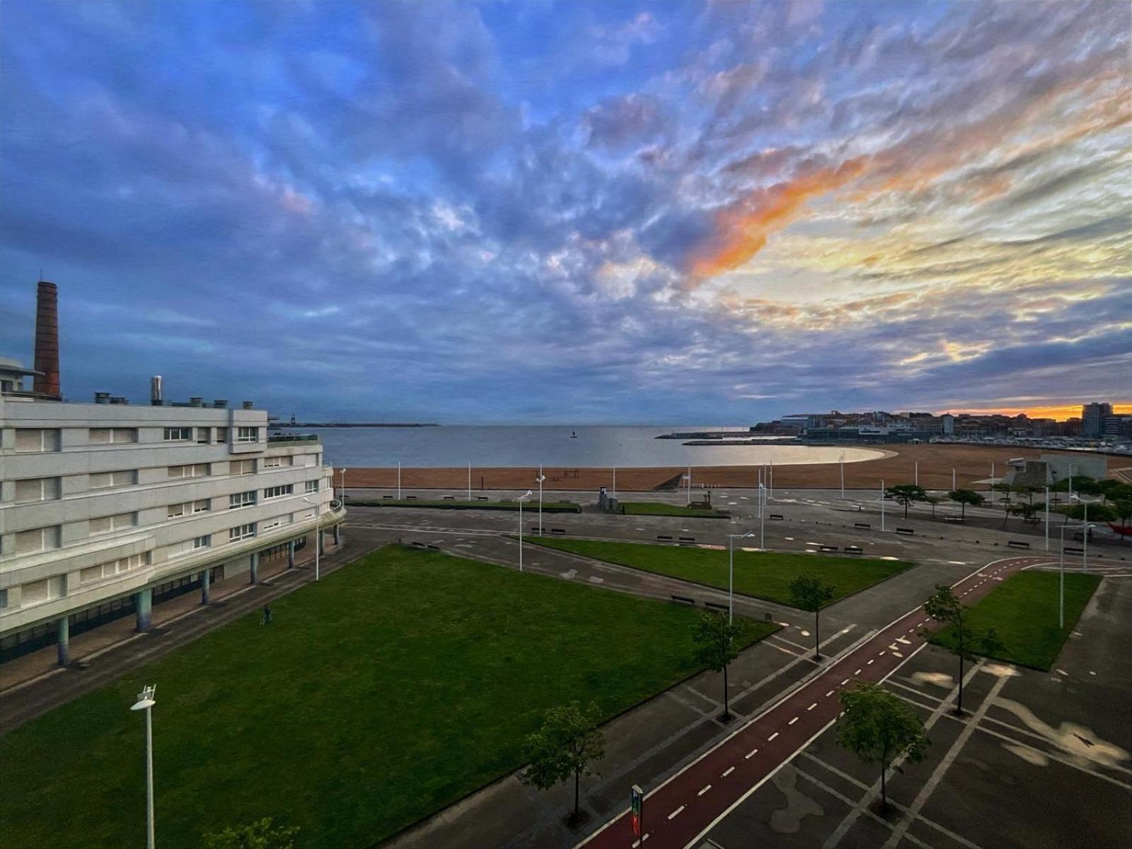 El Atico De La Playa Parking Gratis Apartment Gijon Ngoại thất bức ảnh
